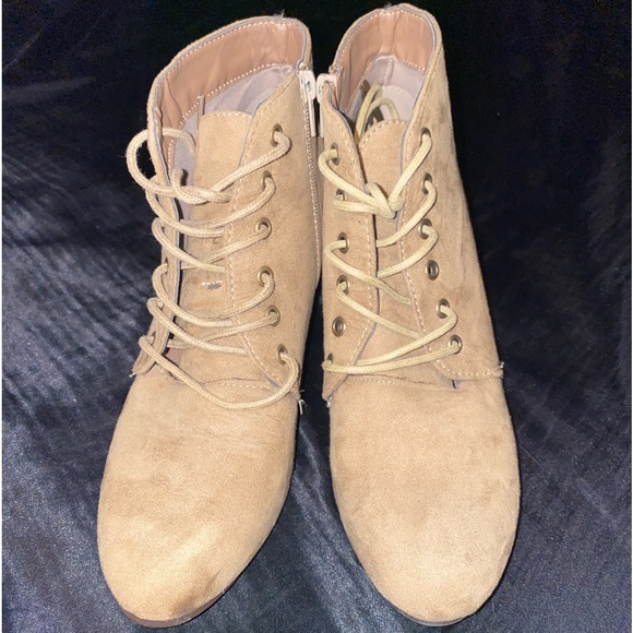 👟👠 2 for $100 | NWOT | Cute Light Brown Lace Up Ankle Booties from Ardene - Picture 4 of 4